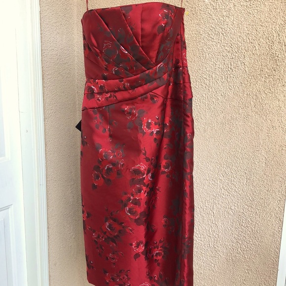 NWT White House/Black Market strapless satin like party dress. Sz 4 - Picture 2 of 7